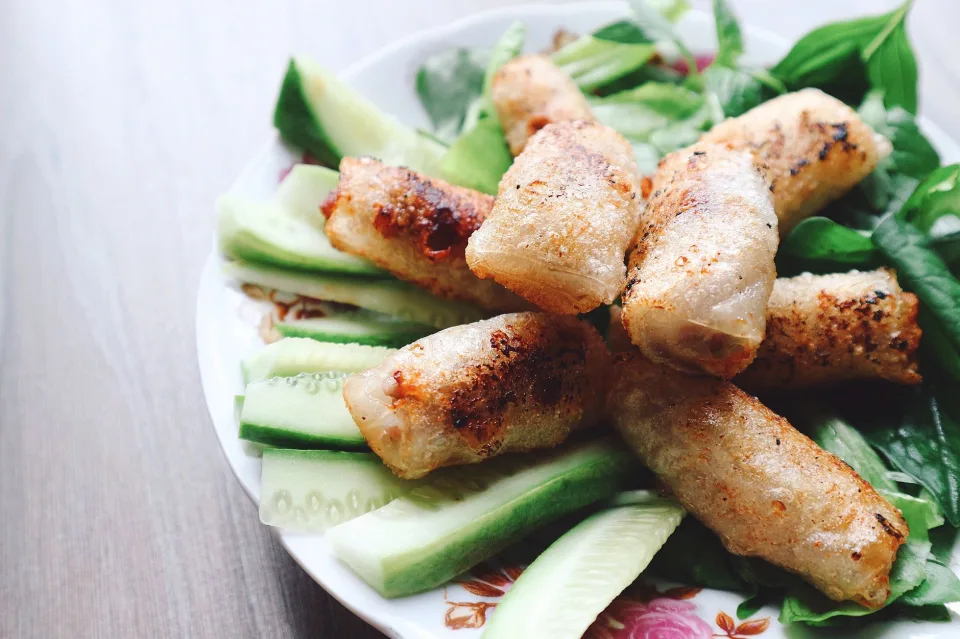 Khách dùng bữa vui vẻ